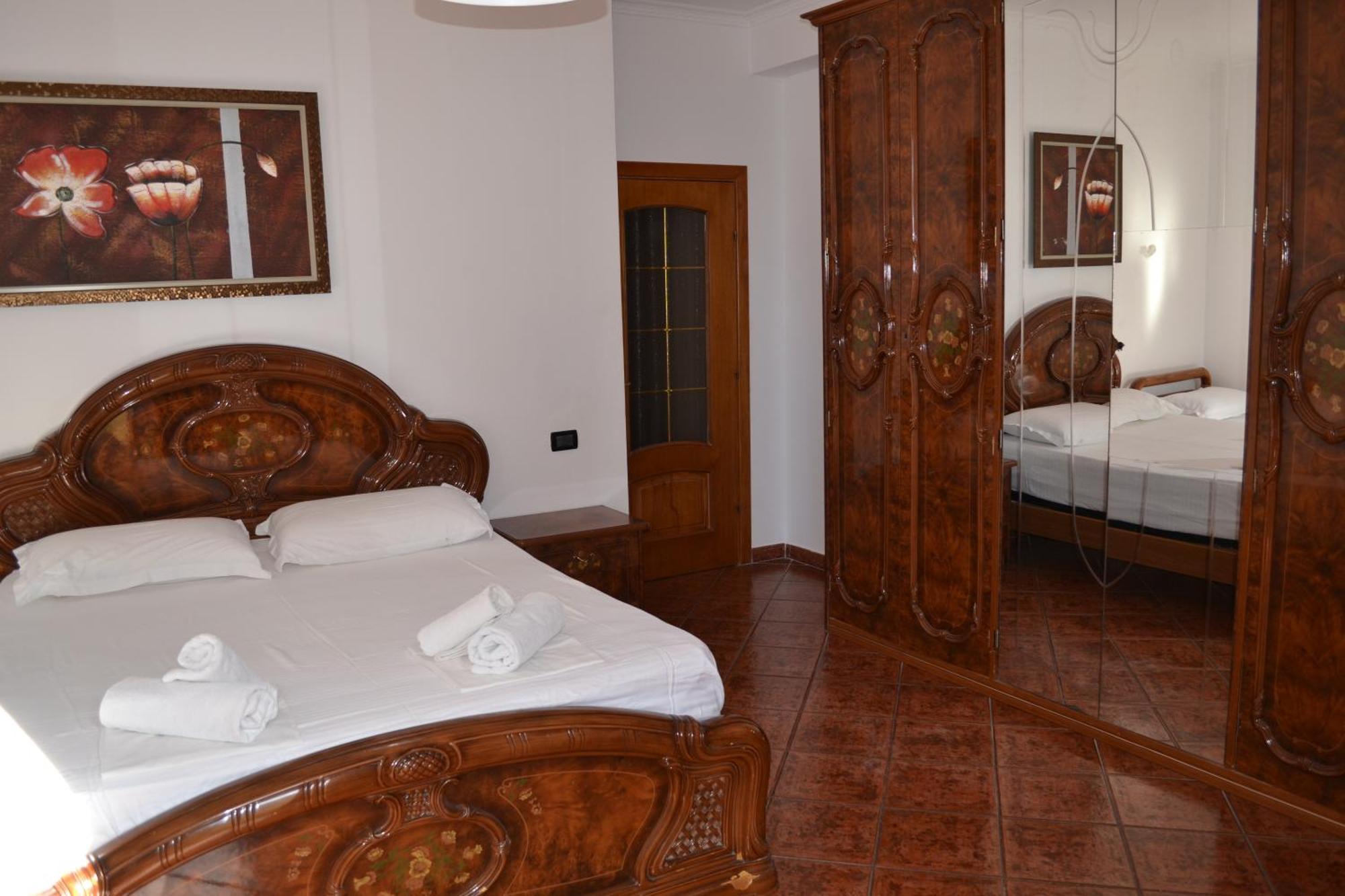 Central 5 Bedrooms Apartment Partial Seaview Влёра Экстерьер фото